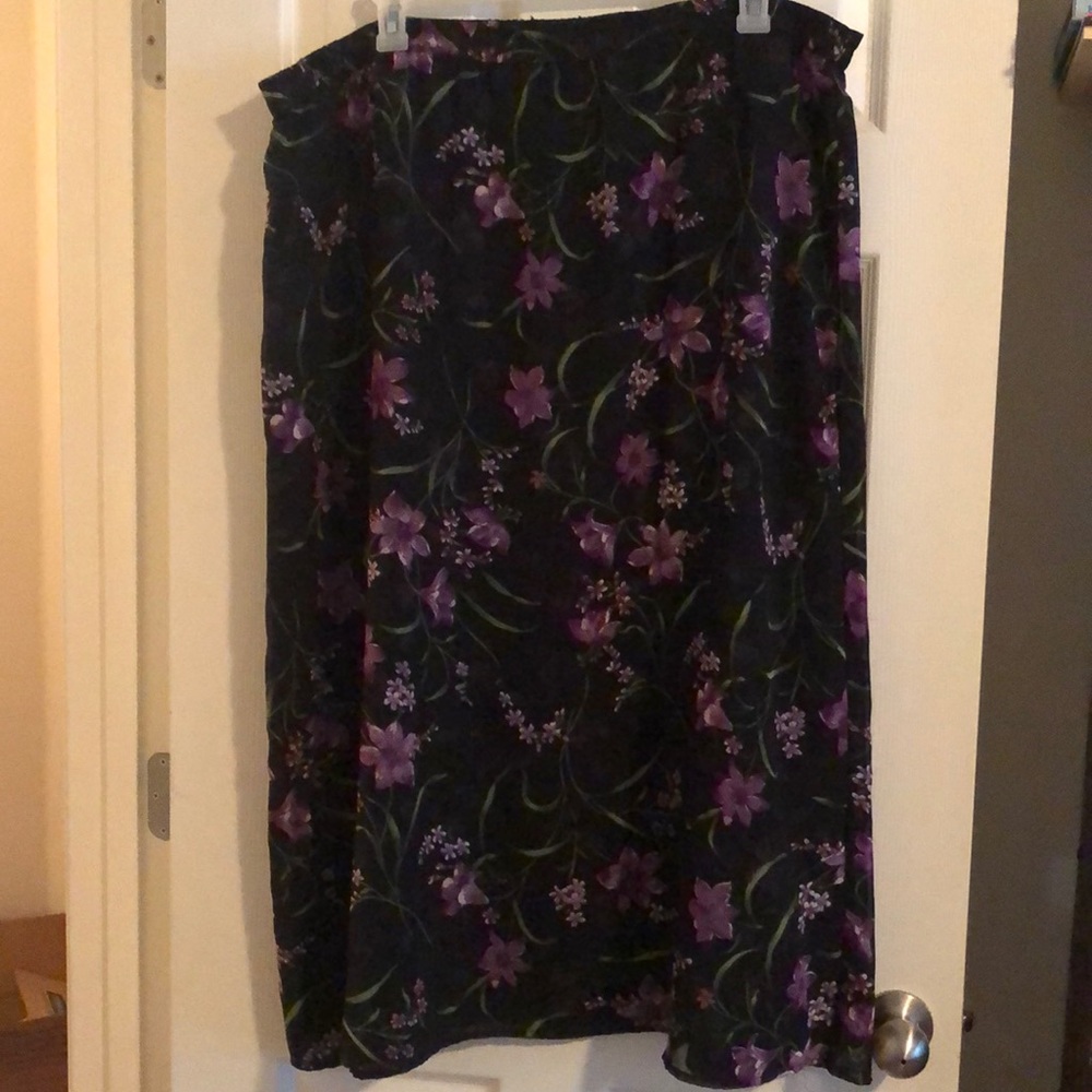 Black/purple reversible skirt.  Fashion Bug 18/20